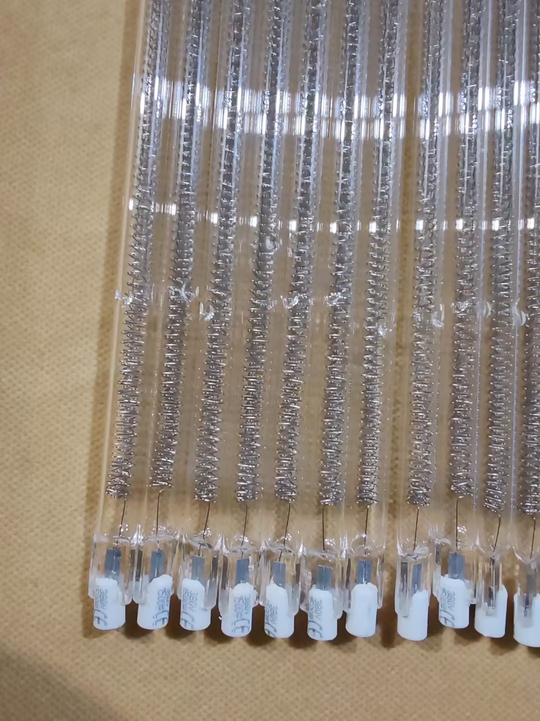 Straight halogen lamp