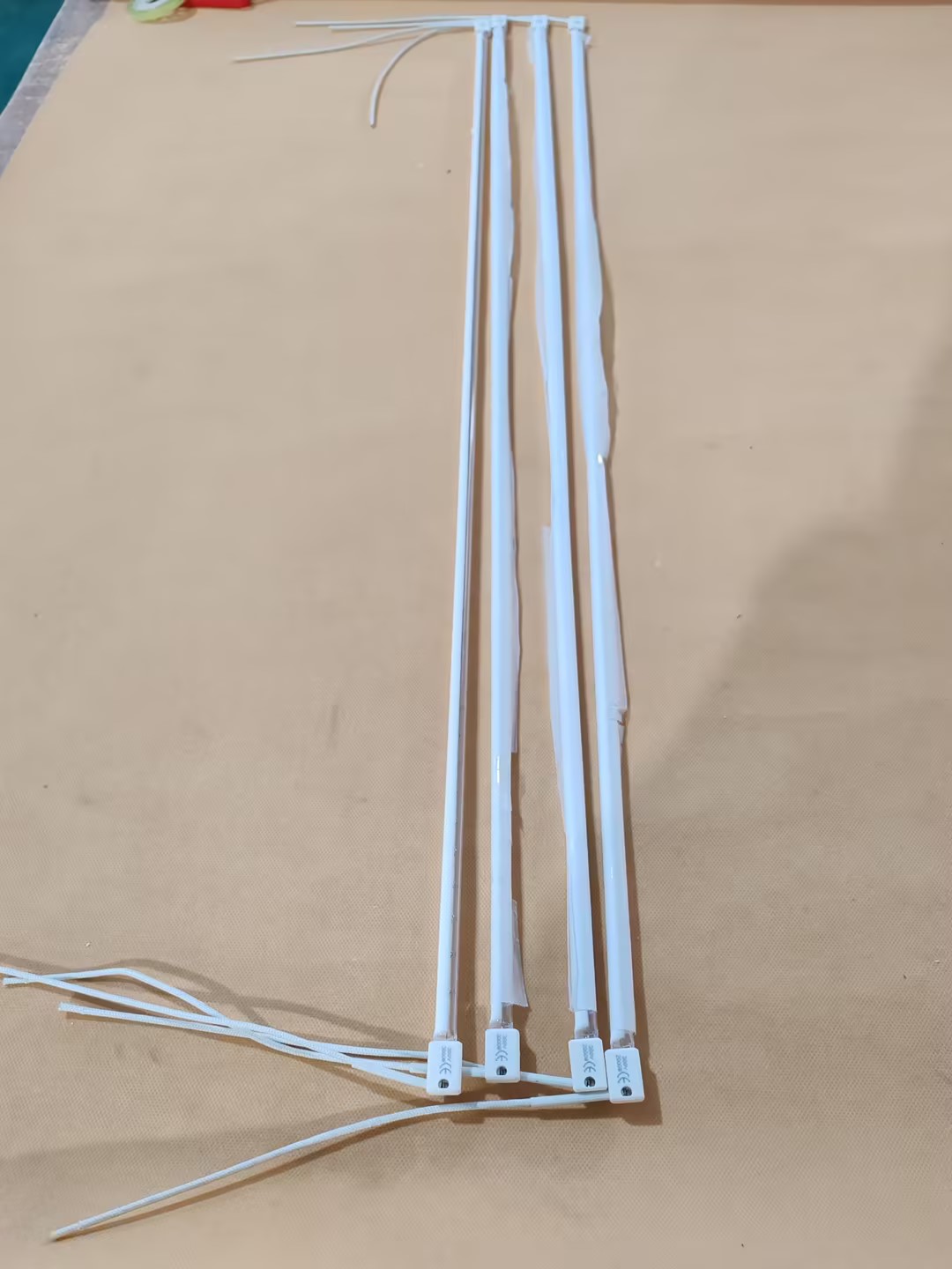 Halogen quartz heating lamp